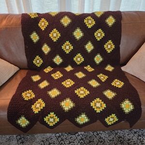 Handmade Vintage Crochet AfghanBlanket Throw Granny Squares Scallope Edges 42x60